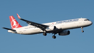Photo of TC-JSF - Airbus A321-231 operated by Turkish Airlines