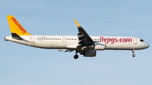 Photo of TC-RBT - Airbus A321-251NX operated by Pegasus Airlines