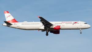 Photo of OE-LBB - Airbus A321-111 operated by Austrian Airlines