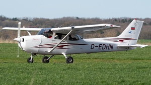 Photo of D-EDHN - Cessna 172R Skyhawk operated by BWLV Motorflugschule