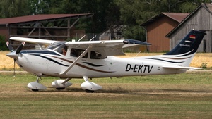 Photo of D-EKTV - Cessna 182T Skylane operated by Luftsportverein Günzburg