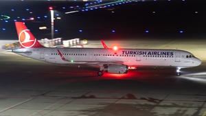 Photo of TC-JTL - Airbus A321-231 operated by Turkish Airlines