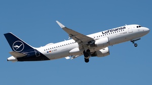 Photo of D-AIUO - Airbus A320-214 operated by Lufthansa