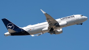 Photo of D-AIUF - Airbus A320-214 operated by Lufthansa