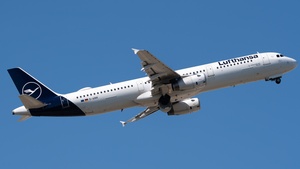 Photo of D-AIRR - Airbus A321-131 operated by Lufthansa