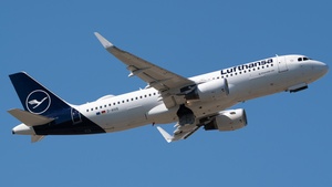 Photo of D-AIUG - Airbus A320-214 operated by Lufthansa