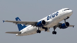 Photo of AP-BNU - Airbus A320-214 operated by Airblue