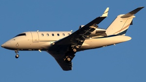 Photo of AP-FFL - Bombardier Challenger 605 operated by Private