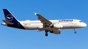 Photo of D-AIQT - Airbus A320-211 operated by Lufthansa