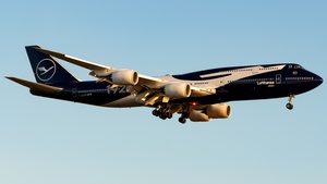 Photo of D-ABYN - Boeing 747-830 operated by Lufthansa
