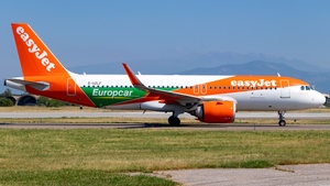 Photo of G-UZLF - Airbus A320-251N operated by easyJet