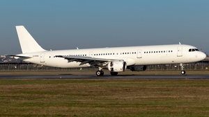 Photo of G-POWU - Airbus A321-211 operated by Titan Airways