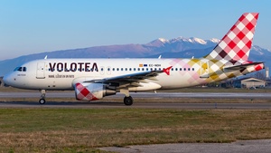 Photo of EC-NDH - Airbus A319-111 operated by Volotea