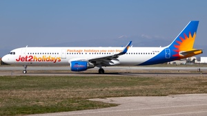 Photo of G-HLYA - Airbus A321-211 operated by Jet2
