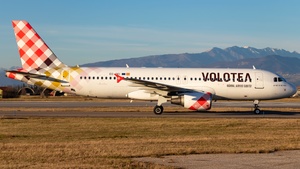 Photo of EC-OEI - Airbus A320-214 operated by Volotea