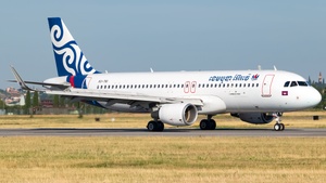 Photo of XU-761 - Airbus A320-214 operated by Cambodia Airways