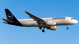 Photo of D-AIWK - Airbus A320-214 operated by Lufthansa