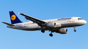 Photo of D-AIZF - Airbus A320-214 operated by Lufthansa