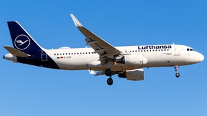 Photo of D-AIZS - Airbus A320-214 operated by Lufthansa
