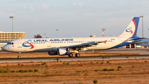 Photo of VP-BVP - Airbus A321-211 operated by Ural Airlines