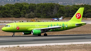 Photo of VQ-BRD - Airbus A320-214 operated by S7 Airlines