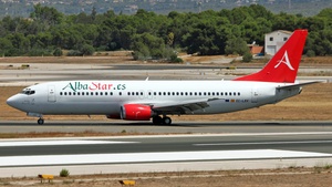 Photo of EC-LAV - Boeing 737-408 operated by AlbaStar