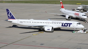 Photo of SP-LEB - Embraer ERJ-195-E2 operated by LOT Polish Airlines