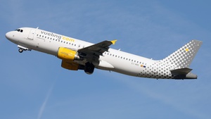 Photo of EC-MBE - Airbus A320-214 operated by Vueling