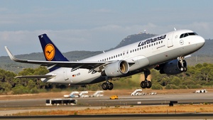 Photo of D-AIZR - Airbus A320-214 operated by Lufthansa