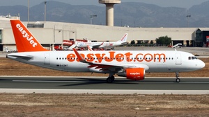 Photo of G-EZWT - Airbus A320-214 operated by easyJet
