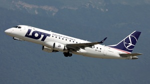 Photo of SP-LIN - Embraer ERJ-175LR operated by LOT Polish Airlines