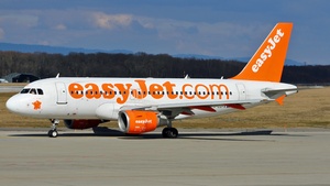 Photo of G-EZFA - Airbus A319-111 operated by easyJet