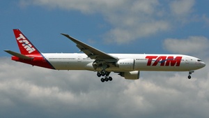 Photo of PT-MUC - Boeing 777-32W(ER) operated by TAM Linhas Aéreas