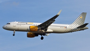Photo of EC-LVU - Airbus A320-214 operated by Vueling