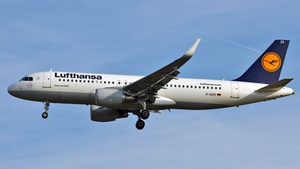 Photo of D-AIZX - Airbus A320-214 operated by Lufthansa
