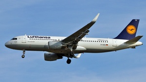 Photo of D-AIZQ - Airbus A320-214 operated by Lufthansa