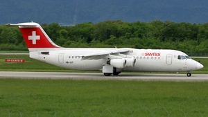 Photo of HB-IXT - British Aerospace Avro RJ100 operated by Swiss International Air Lines