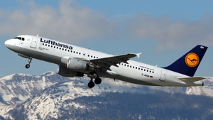 Photo of D-AIQN - Airbus A320-211 operated by Lufthansa