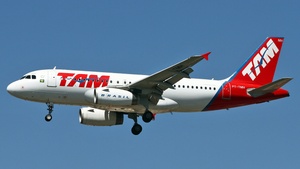 Photo of PT-TMH - Airbus A319-132 operated by TAM Linhas Aéreas