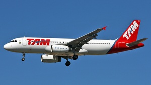 Photo of PR-MBX - Airbus A320-232 operated by TAM Linhas Aéreas