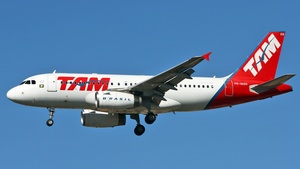 Photo of PR-MAN - Airbus A319-132 operated by TAM Linhas Aéreas