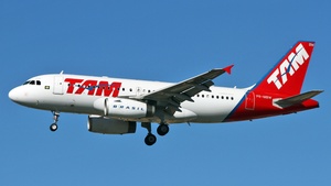 Photo of PR-MBW - Airbus A319-132 operated by TAM Linhas Aéreas