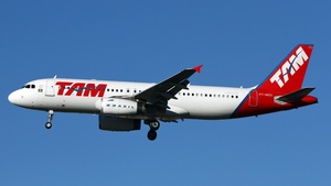 Photo of PT-MZU - Airbus A320-232 operated by TAM Linhas Aéreas