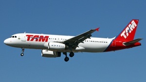 Photo of PT-MZL - Airbus A320-232 operated by TAM Linhas Aéreas