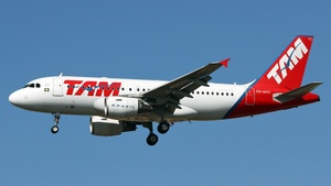 Photo of PR-MYC - Airbus A319-112 operated by TAM Linhas Aéreas