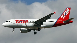Photo of PR-MYL - Airbus A319-112 operated by TAM Linhas Aéreas