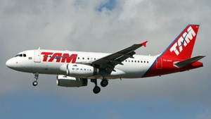 Photo of PR-MAO - Airbus A319-132 operated by LATAM Airlines Brasil