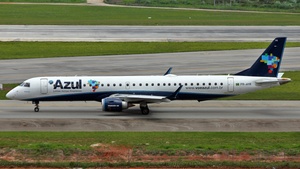 Photo of PR-AYR - Embraer ERJ-195LR operated by Azul