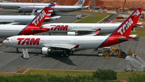Photo of PT-MVQ - Airbus A330-223 operated by TAM Linhas Aéreas