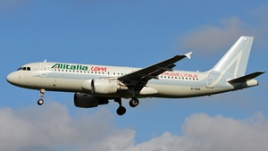 Photo of EI-DSA - Airbus A320-216 operated by Alitalia